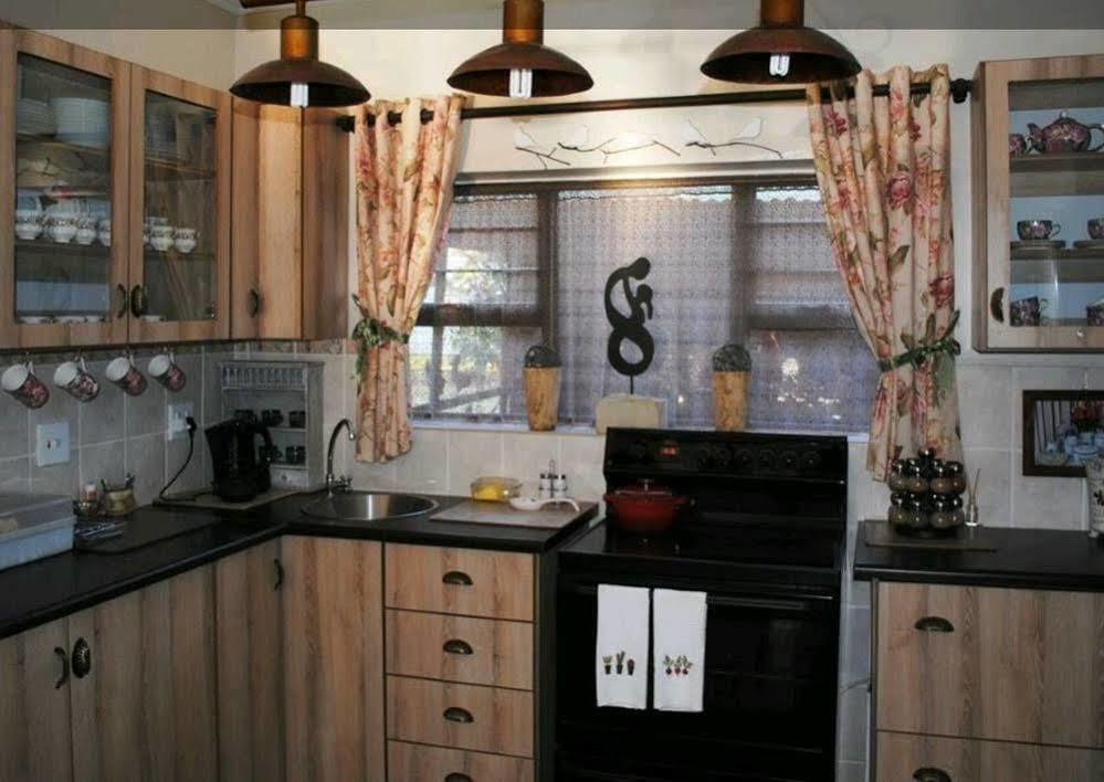 Golden View Luxury Self Catering Villa คลาเรนส์ ภายนอก รูปภาพ