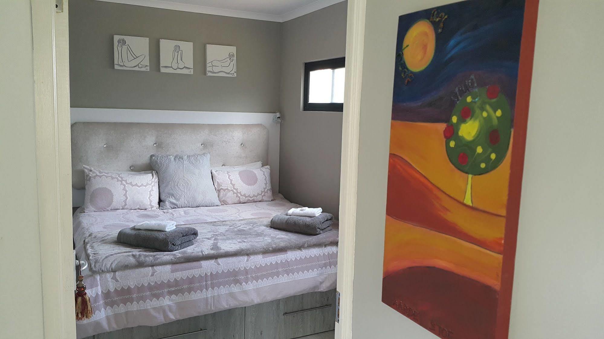 Golden View Luxury Self Catering Villa คลาเรนส์ ภายนอก รูปภาพ