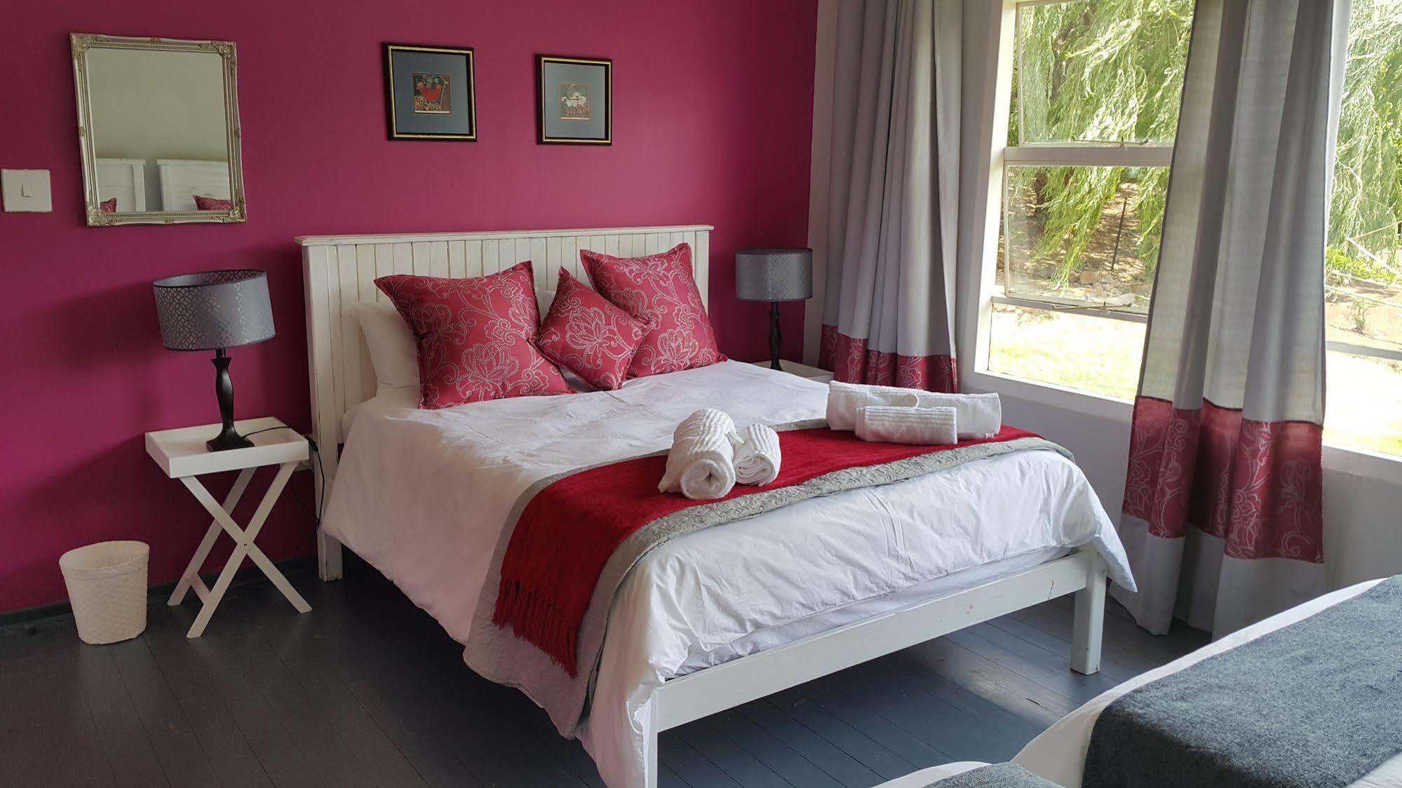 Golden View Luxury Self Catering Villa คลาเรนส์ ภายนอก รูปภาพ