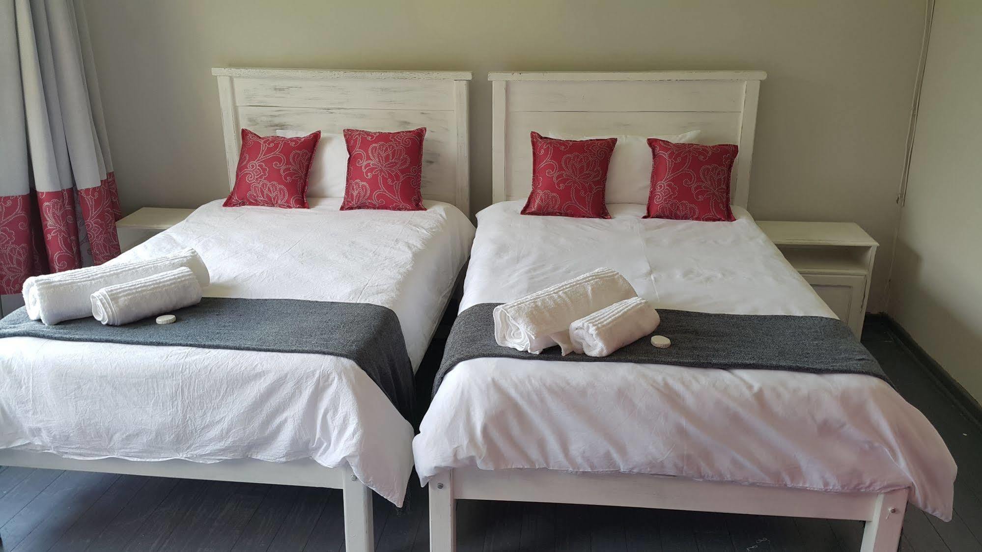 Golden View Luxury Self Catering Villa คลาเรนส์ ภายนอก รูปภาพ